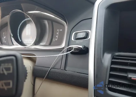 2015 Volvo Xc60 T5 Premier z USA, uszkodzony, nr VIN YV440MDK7F2664472